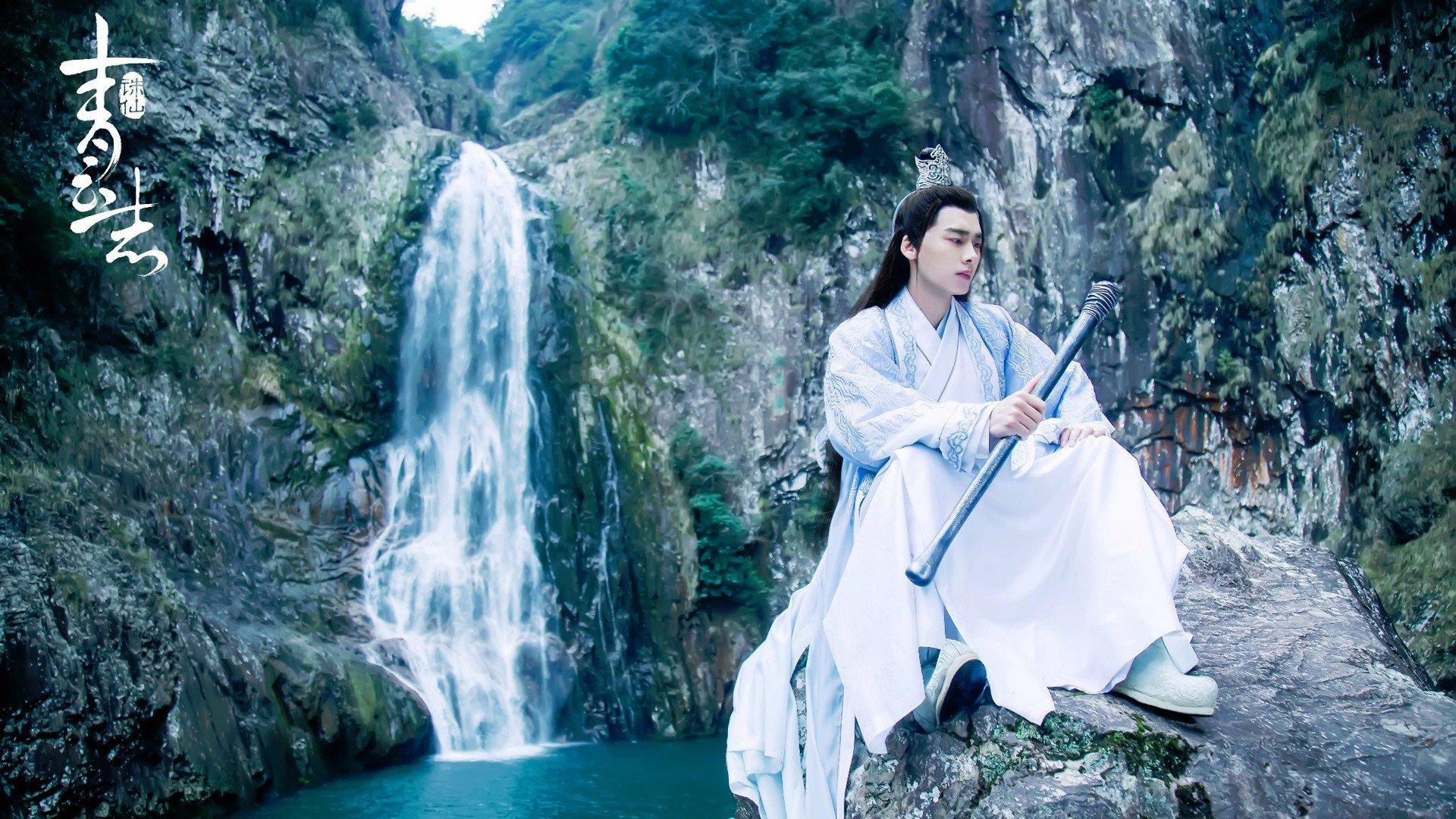 fb体育试玩-五大联赛是否推行以中场站位弹性应对不同对手策略，五大联赛场地大小